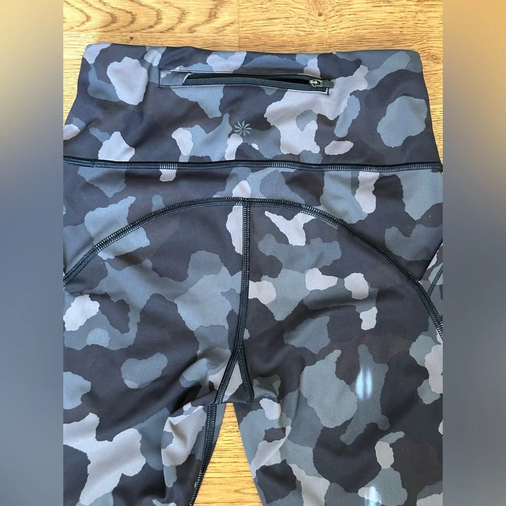 ATHLETA Lightning Camo 7/8 Tight Legging Size XS - Picture 9 of 16